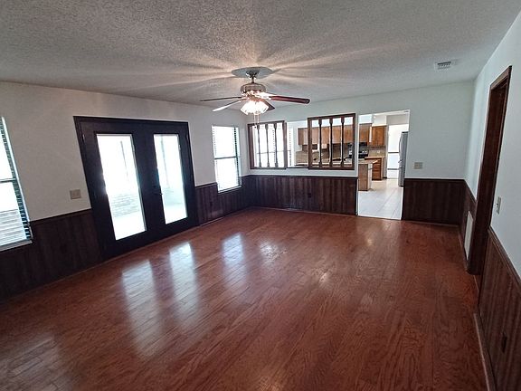 4th image of 2295 Foxwood Dr
