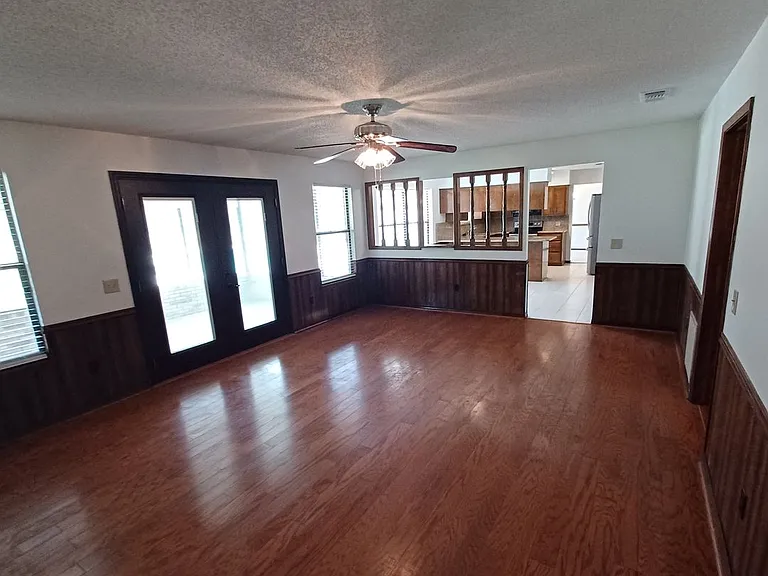 2295 Foxwood Dr — Photo 4