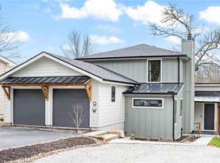 9 W St, Lees Summit, MO 64086