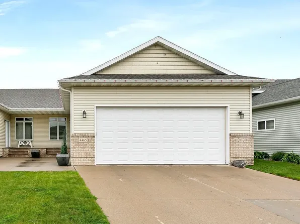 4465 53rd St S, Fargo, ND 58104