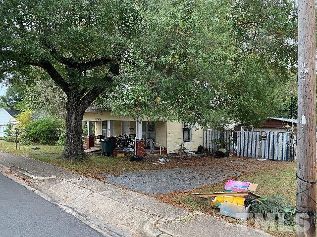 2nd image of 634 Irving Ave