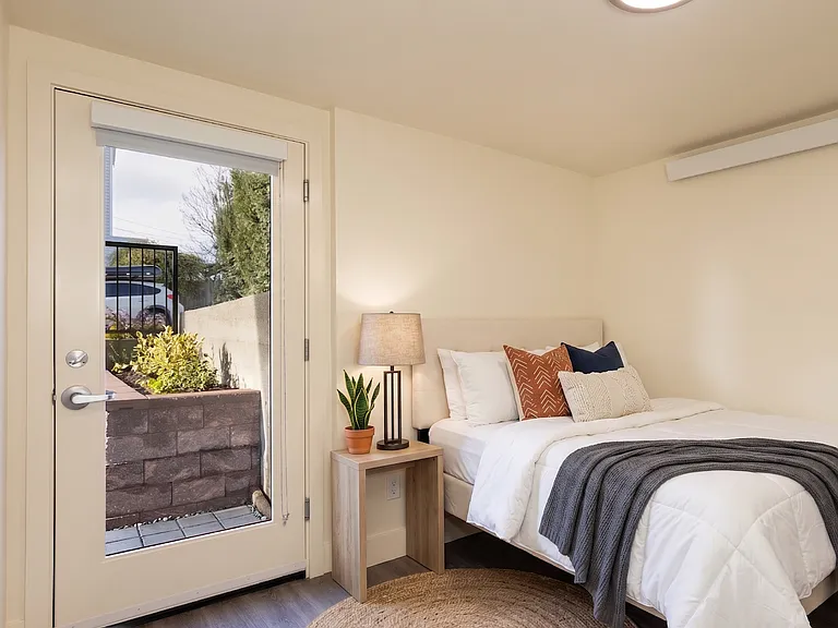 Seattle 3 Bedroom Apartment for Rent | Newly Remodeled Home with In-Unit Washer/Dryer, Private En... — Photo 6