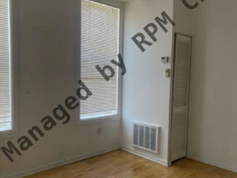 1332 W Erie St #2R — Photo 2
