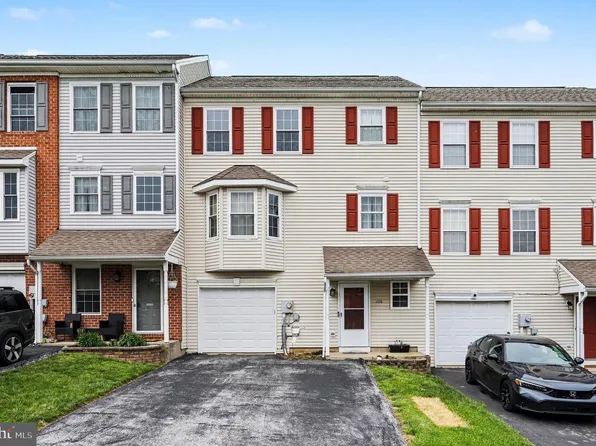 208 Country Ridge Dr, Red Lion, PA 17356