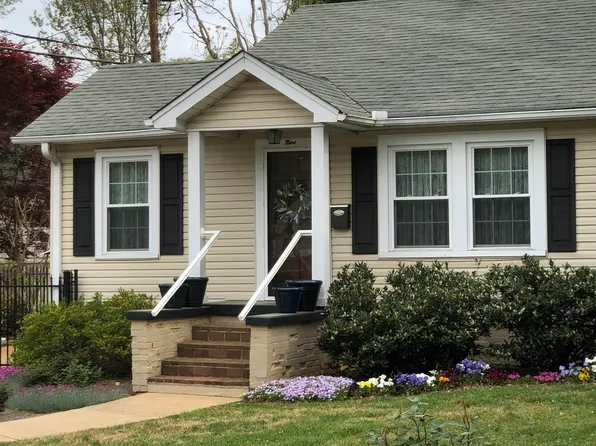 9 Kenwood Ln, Greenville, SC 29609