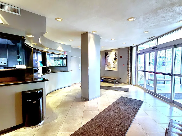1 E University Pkwy #1408 — Photo 4
