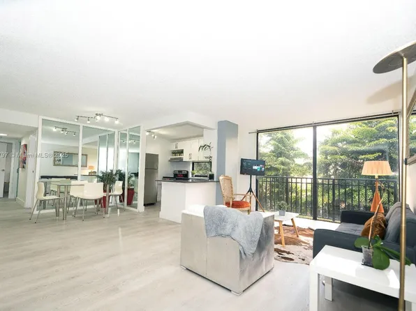 17021 N Bay Rd APT 207, Sunny Isles Beach, FL 33160