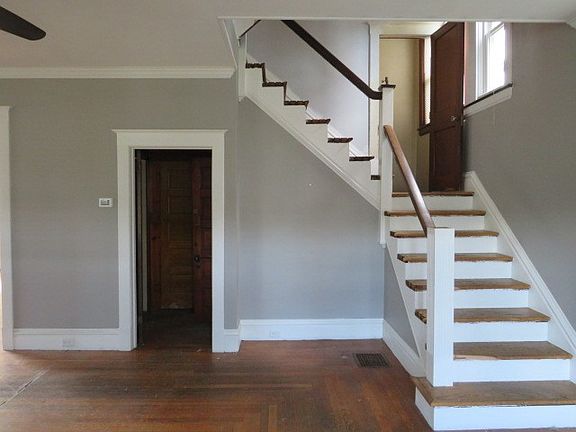 2nd image of 810 Howard St