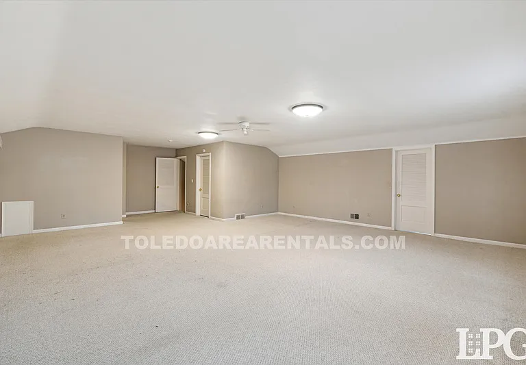 3835 Hillandale Rd E — Photo 41