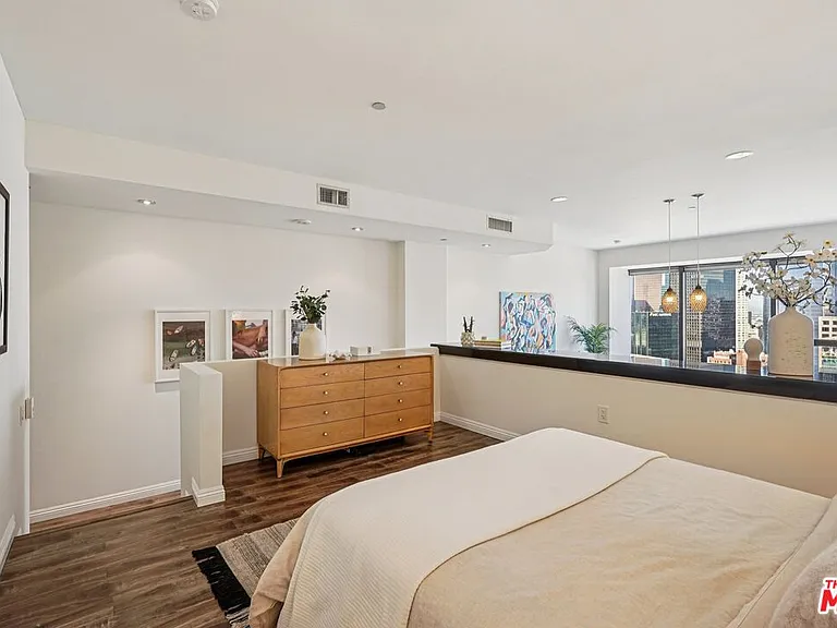 1100 Wilshire Blvd #2209 — Photo 24