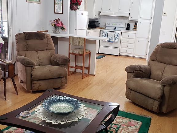 2nd image of 805 E Palmera Dr