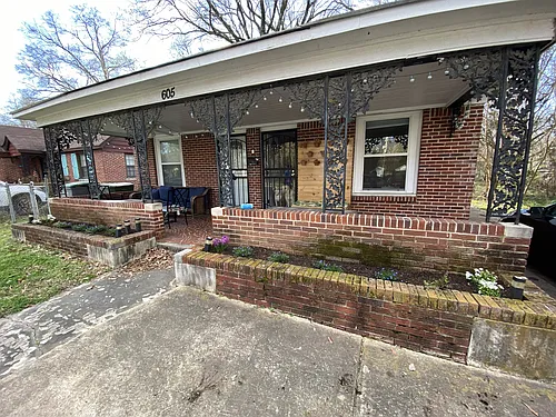 605 Loeb St Photo 1