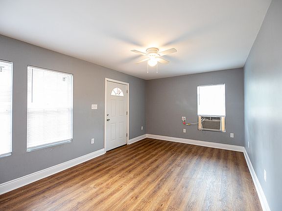 2301-LILLY-STREET-living_02112025