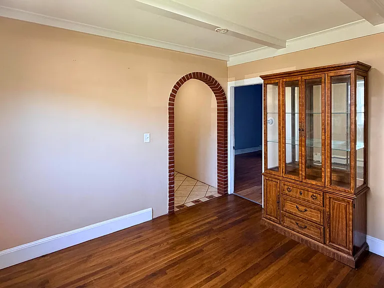 136 Seamans St #1R — Photo 9