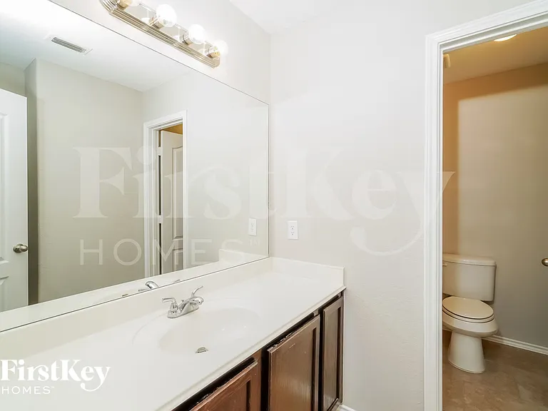 500 Stonebrook Dr — Photo 13
