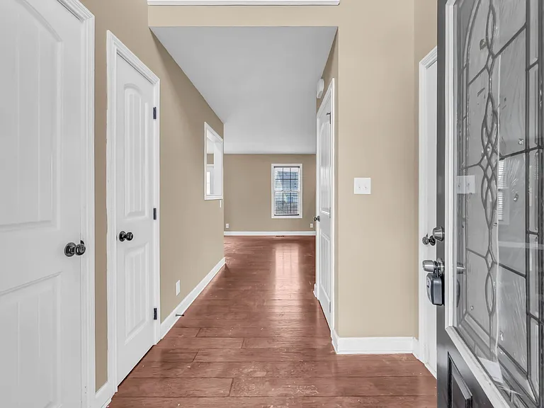 563 Falkland Cir — Photo 4