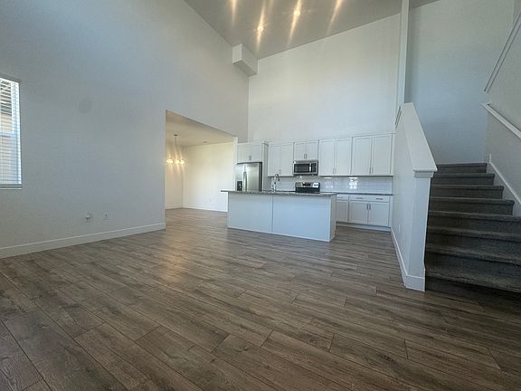 3rd image of 662 W Rosa Ln