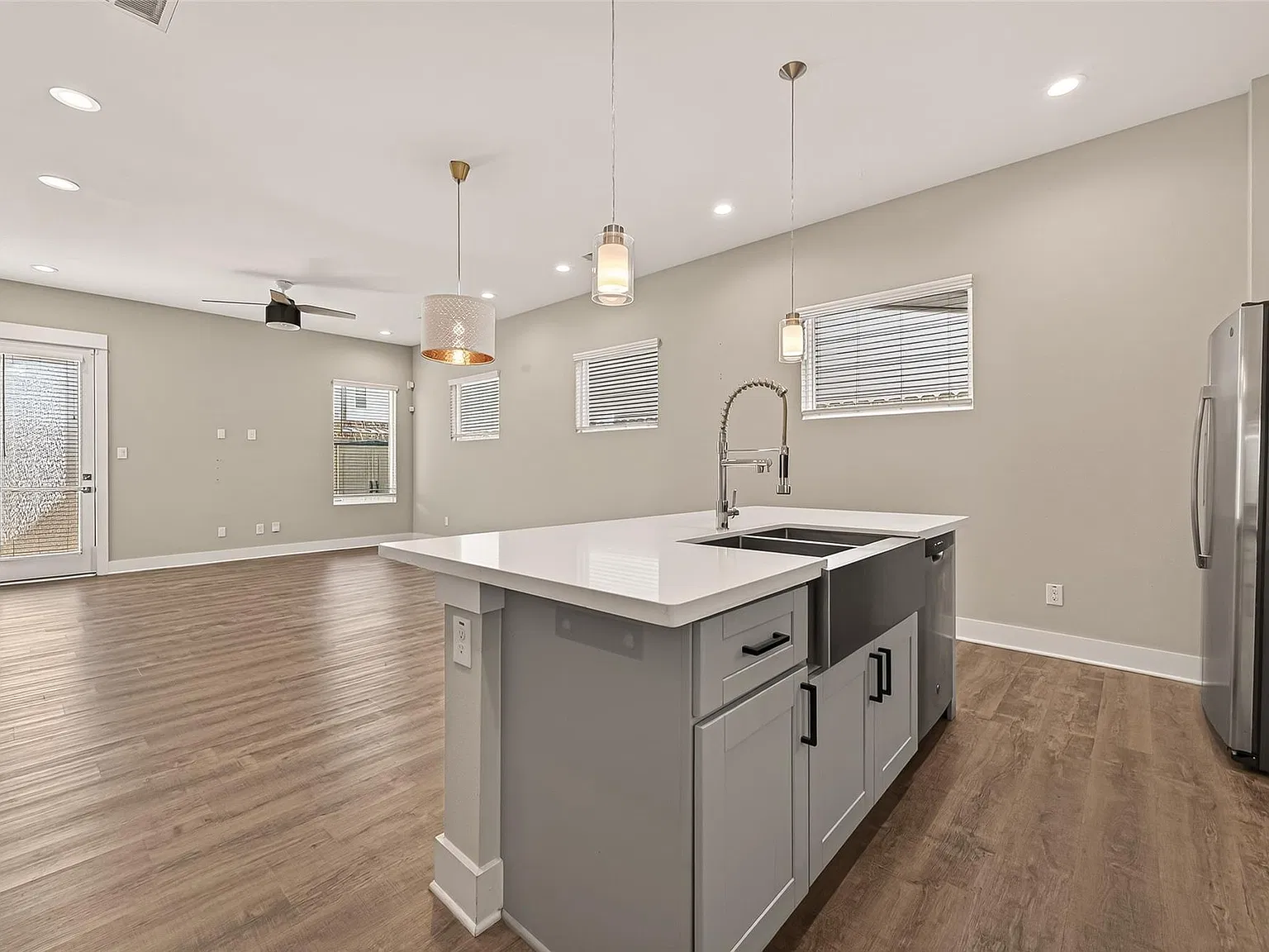 3 bed, 2.5 bath, 1578 sqft, $2,300 — Photo 4