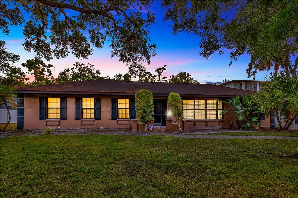 3 bed, 2.0 bath, 2200 sqft, $5,800 — Photo 1