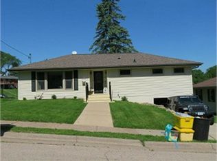 2215 Woodlawn St, Dubuque, IA 52001