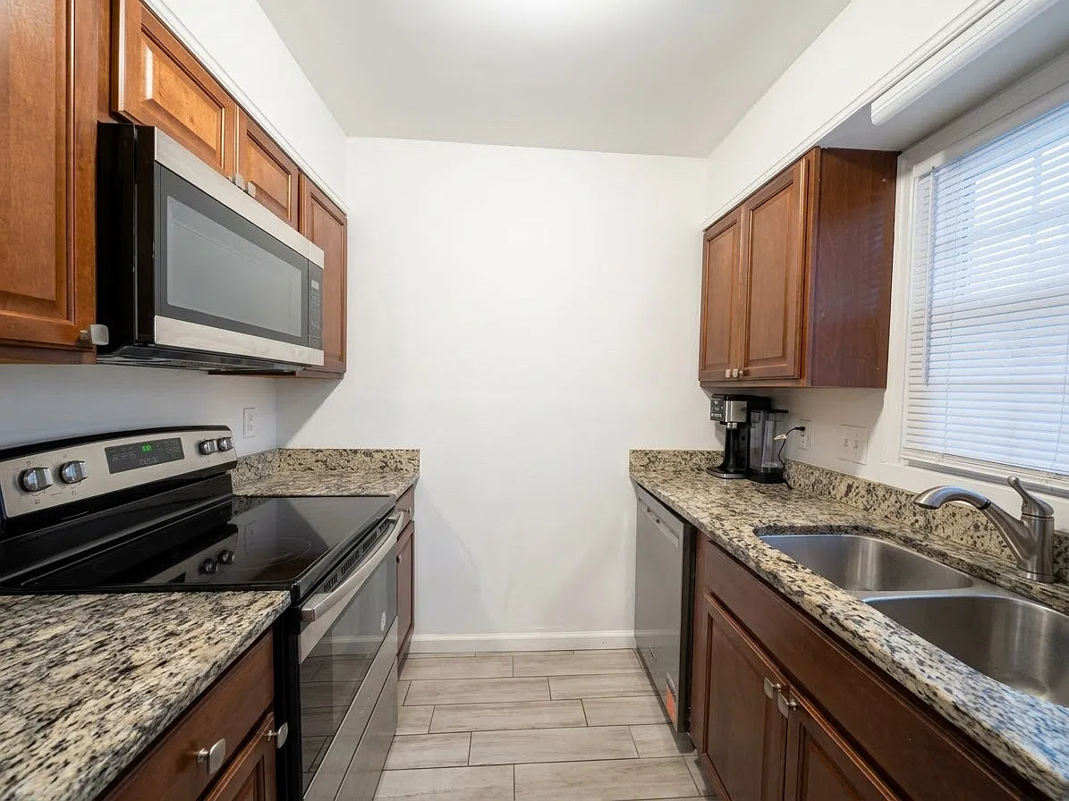2 bed, 2.5 bath, 1240 sqft, $1,650 — Photo 4