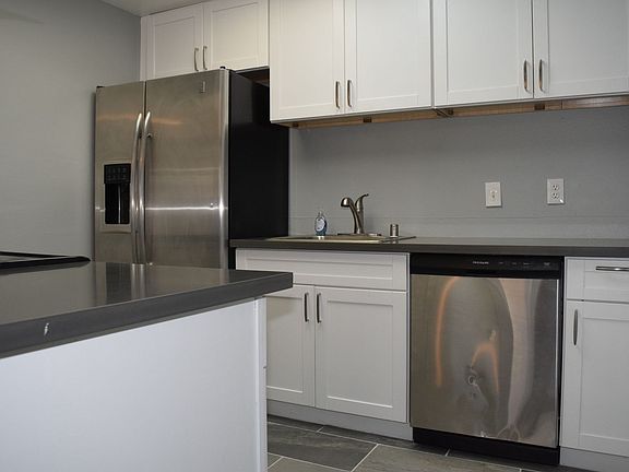 4th image of 6505 Hillsdale Blvd