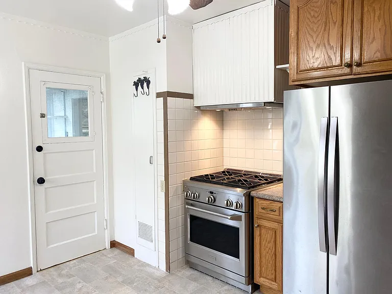 128 Poplar Ave — Photo 11