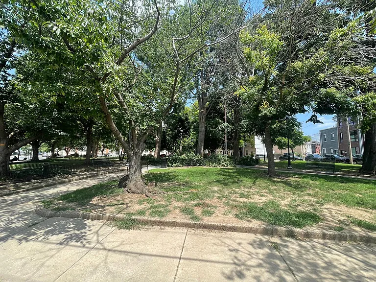 406 Sepviva St — Photo 4
