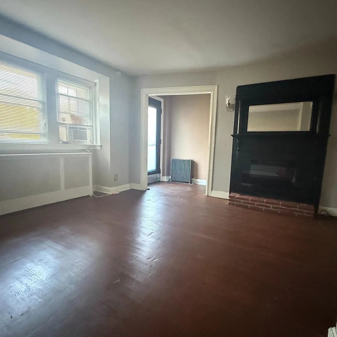 4 bed, 1320 sqft, $5,000 — Photo 2