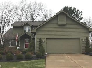 7130 Green Valley Dr, Mentor, OH 44060