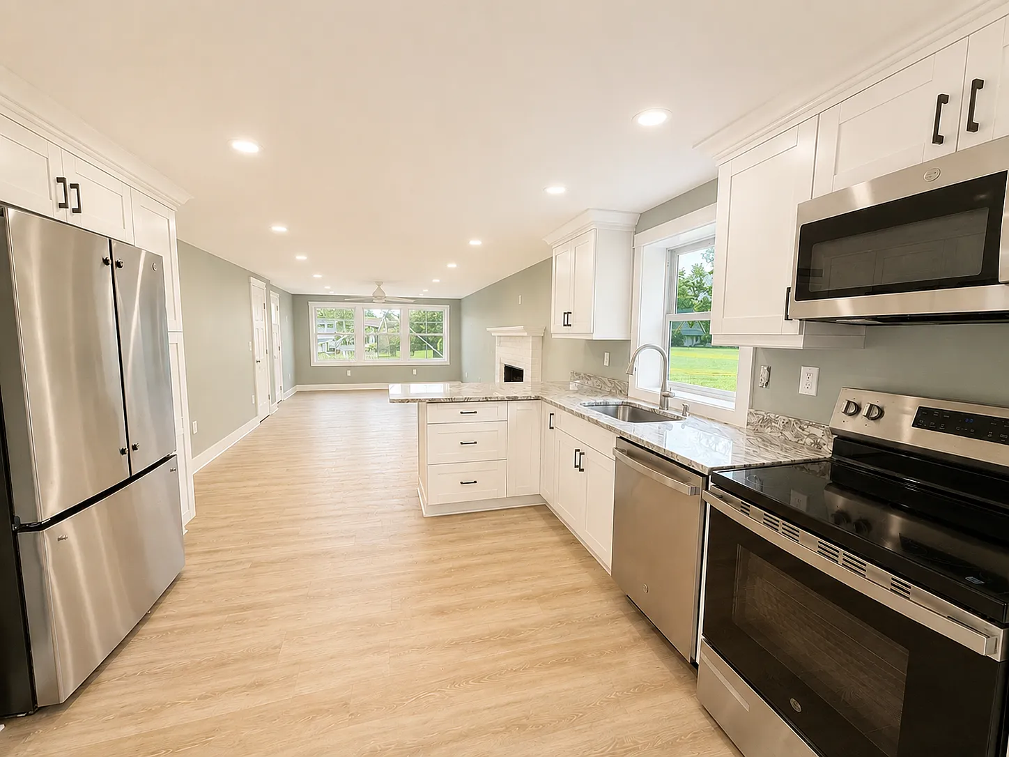 3 bed, 1128 sqft, $2,000 — Photo 4