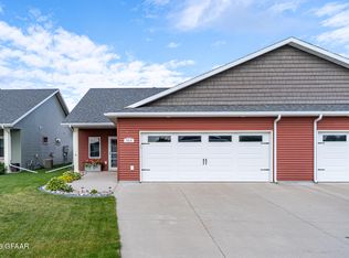3824 S 35th St, Grand Forks, ND 58201