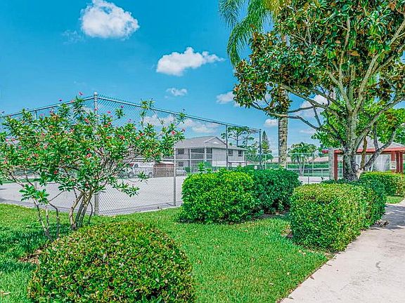 5th image of 1230 SE Parkview Pl #3