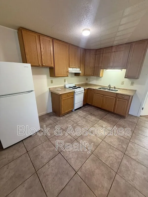 1 bed, 1.0 bath, $695 — Photo 2