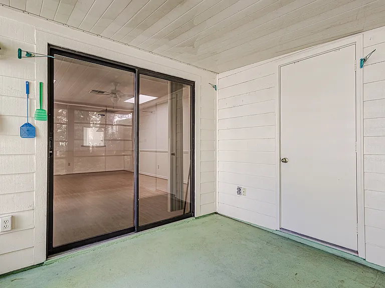 205 N Trout Ave — Photo 25