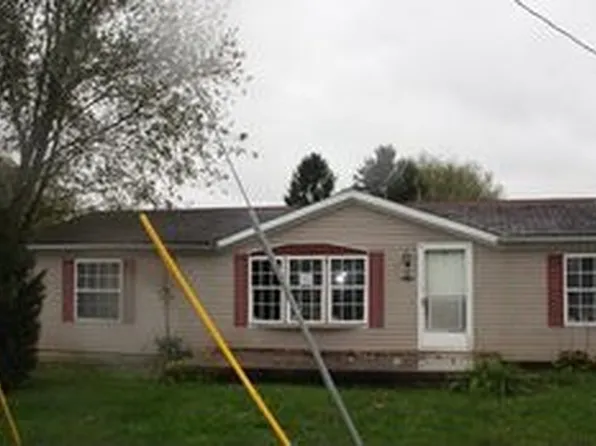 890 4th St, Richmond Dale, OH 45673
