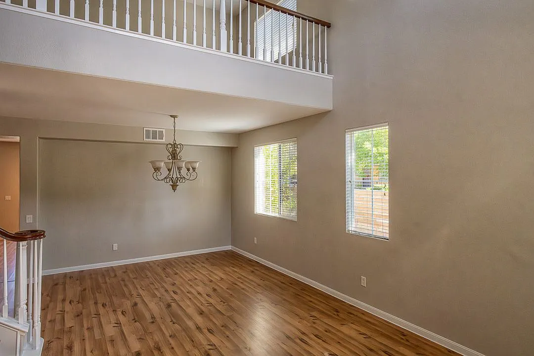 5 bed, 3.0 bath, 2696 sqft, $3,500 — Photo 2