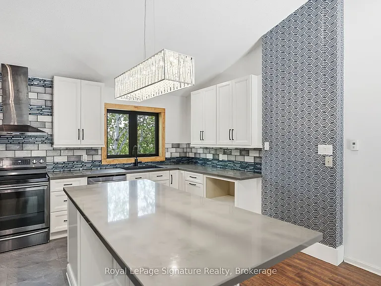585 Oxbow Cres — Photo 14