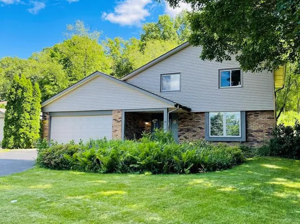 S27W30117 North Bethesda CIRCLE, Waukesha, WI 53188