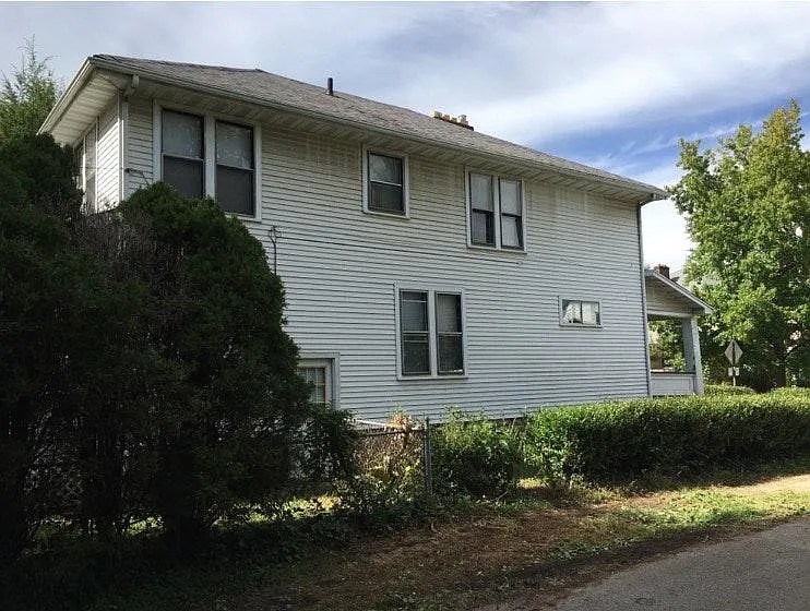Building Photo - 323 E Kelso Rd