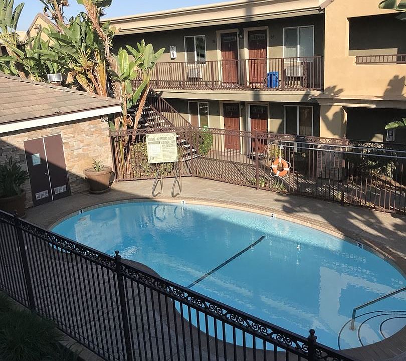 1st image of 800 N Mollison Ave Unit 28