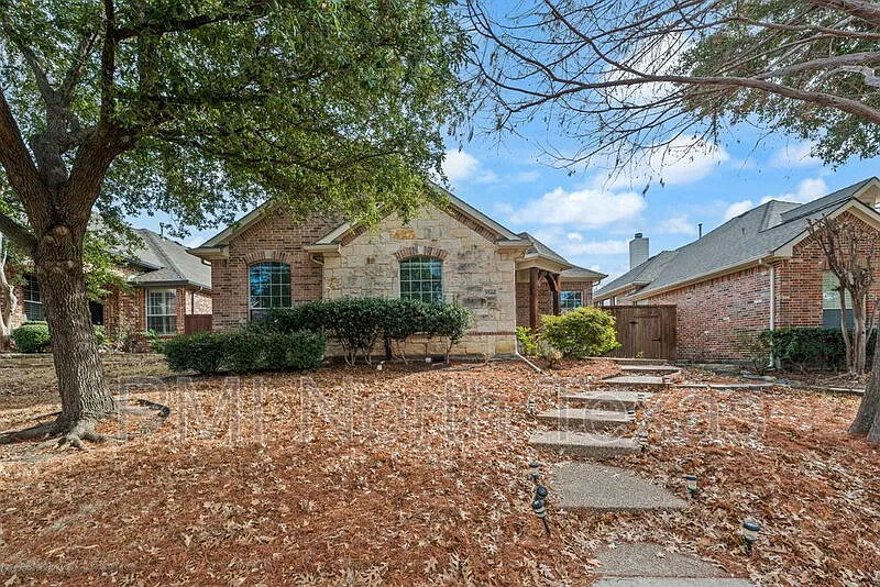 5544 Hidden Creek Ln