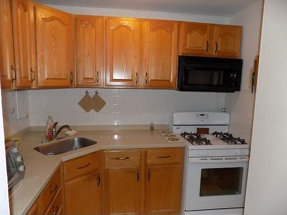 5th image of 201 Evergreen St APT 8-2E