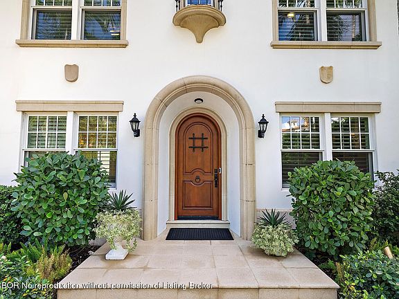 3rd image of 240 Seabreeze Ave
