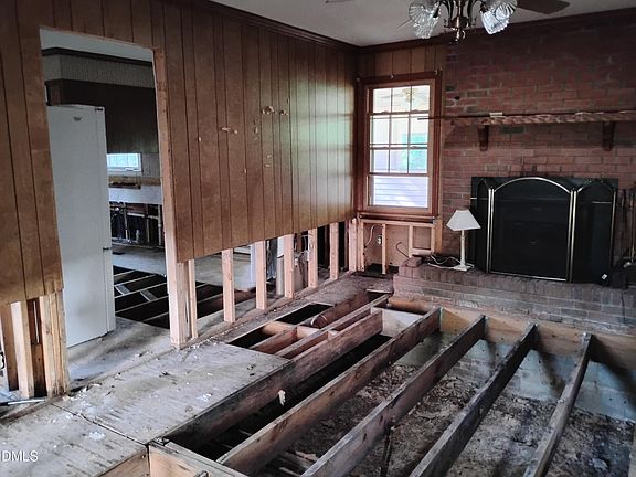 3rd image of 315 Rippling Stream Rd