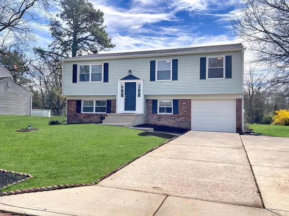 90 Coachman Dr, Bordentown, NJ 08505