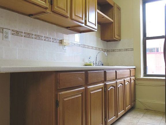 4th image of 585 Bergen St APT 2