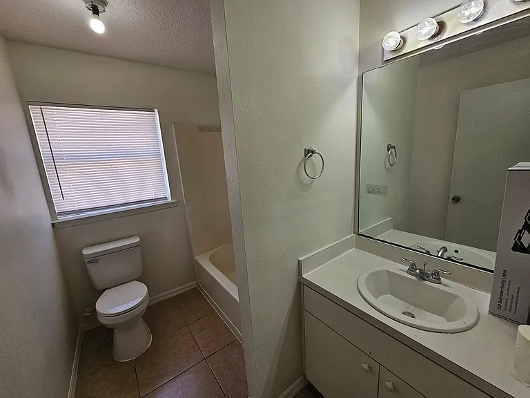 2611 Hollow Ln — Photo 8