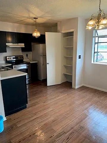 2 bed, 1.0 bath, 800 sqft, $950 — Photo 2