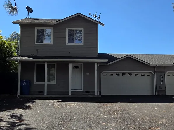 30 Shady Oaks Ct #A, Shady Cove, OR 97539
